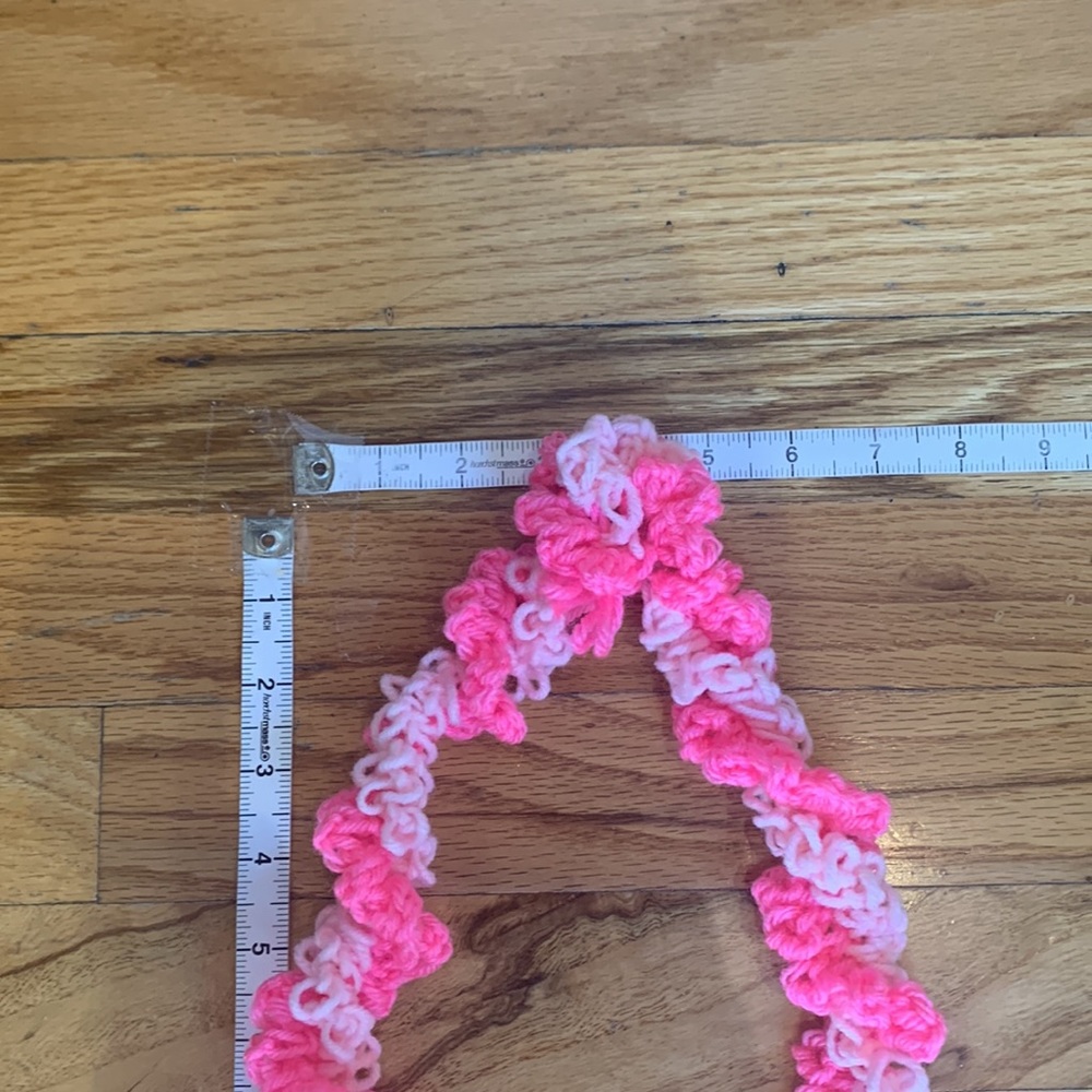Neon and pastel pink, twisted crocheted l’ai from Hawaii - Picture 3 of 3